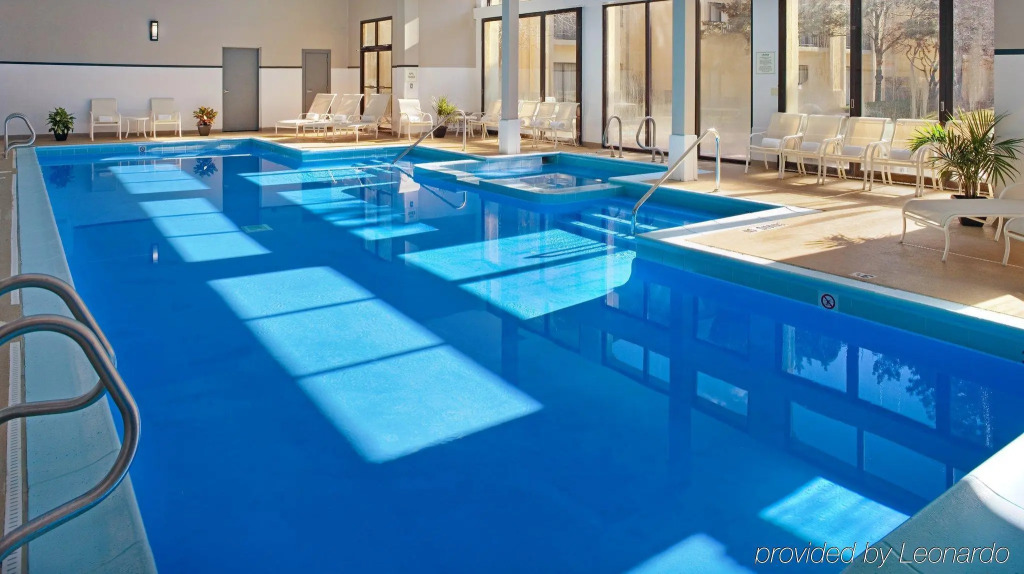 DoubleTree by Hilton Hotel Chicago Wood Dale - Elk Grove