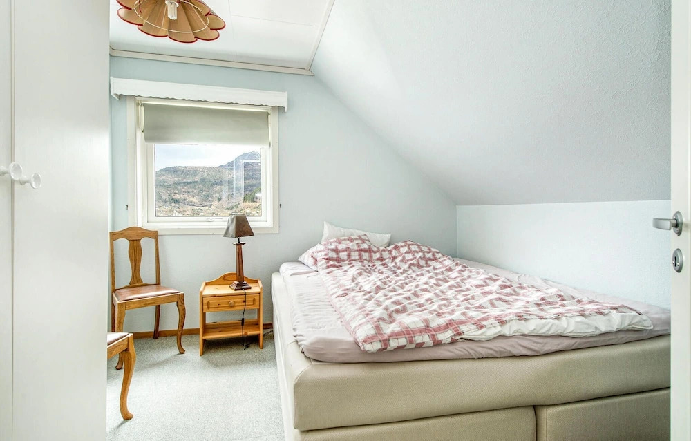 4 Bedroom Amazing Home In Strandebarm