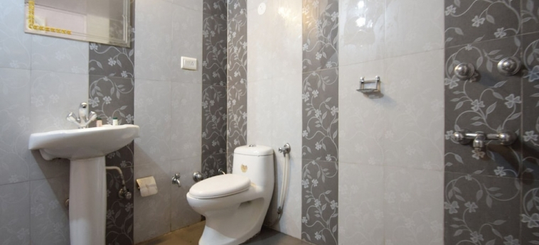 Romeo's Palace Guest House by OYO Rooms