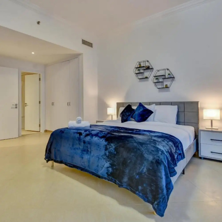 Stunning Apartment with balcony Dubai Marina