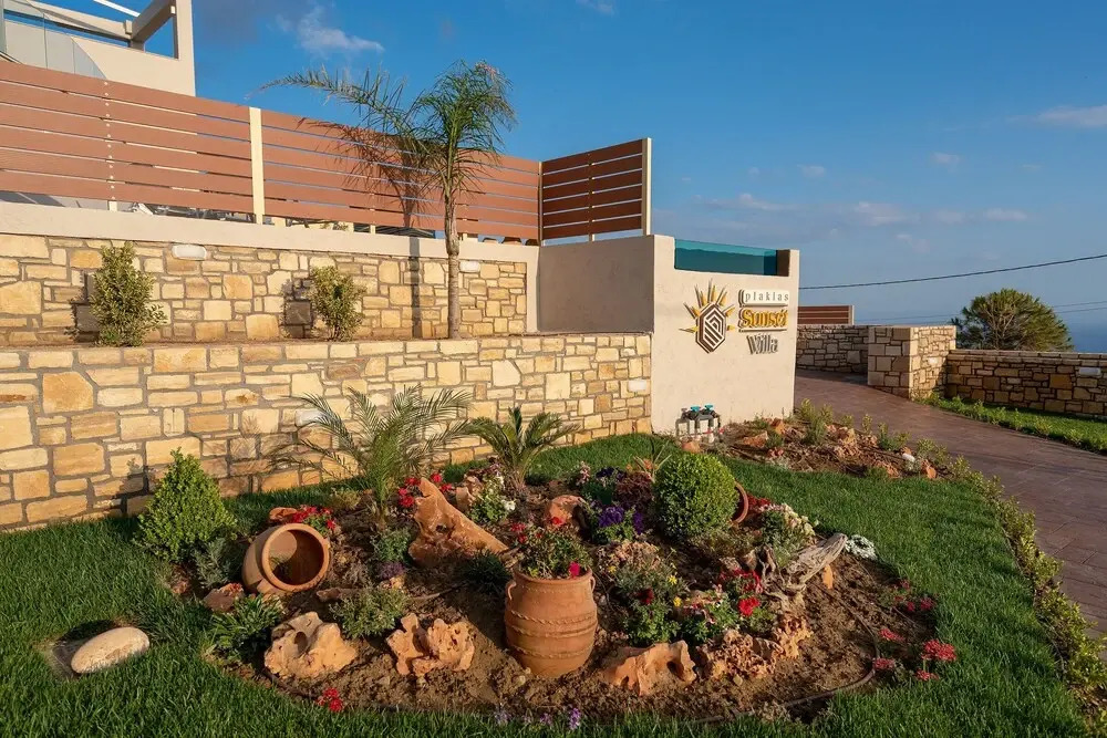Mountainside Villa With Private Pool and Kids Playground Walk to Restaurant