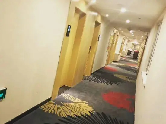 Shankee Tea Style Hotel (Qingdao Licun Commercial Street Wannianquan Road Subway Station)