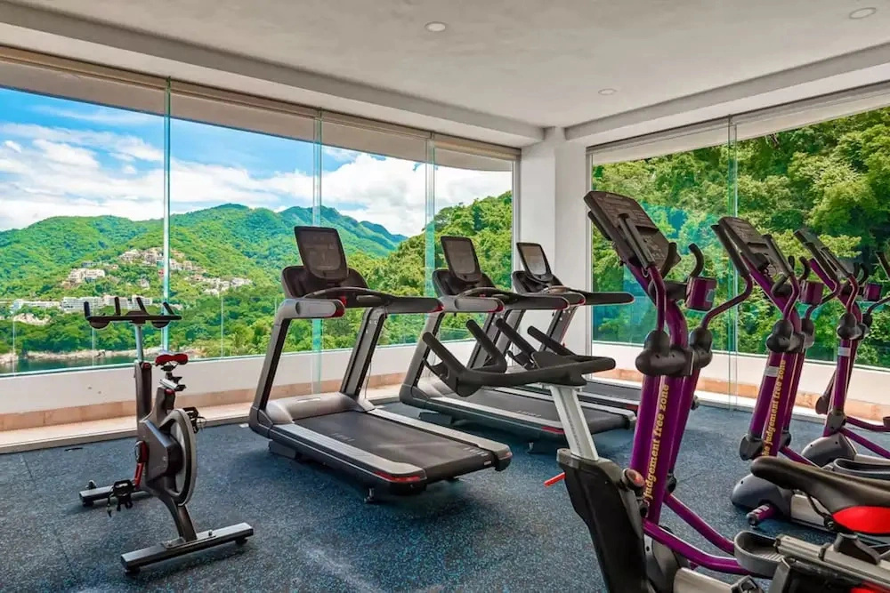 Oceanfront, 8th-floor Condo With Pool, Pool spa & Large Balcony