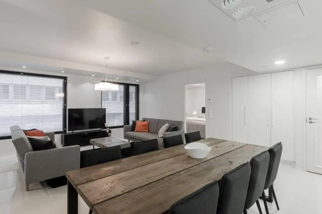 Sleek and Spacious 3 BR Apartment in City Centre