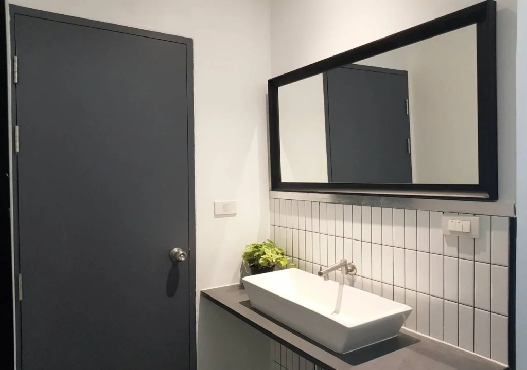 Non Num Poshtel