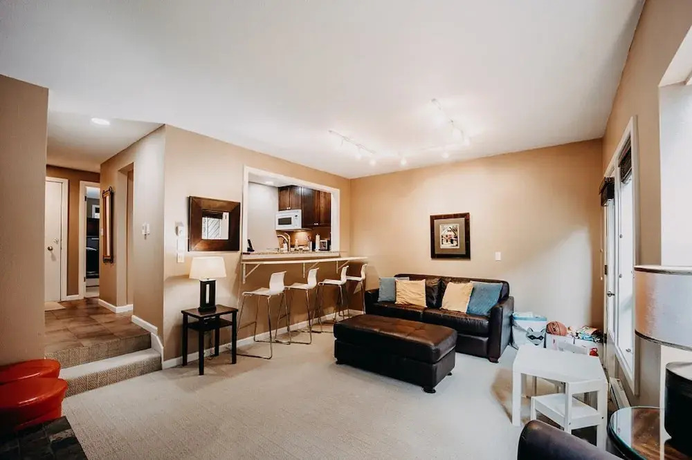 50SW - Wi-Fi - Fireplace - W/D - D/W - Sleeps 4