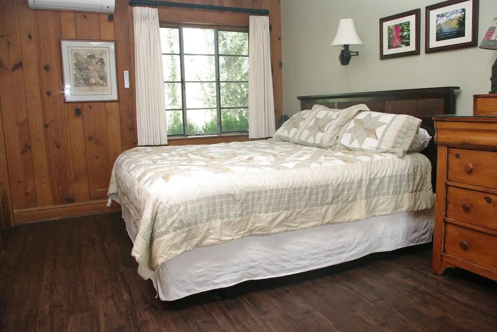 Hemlock Inn