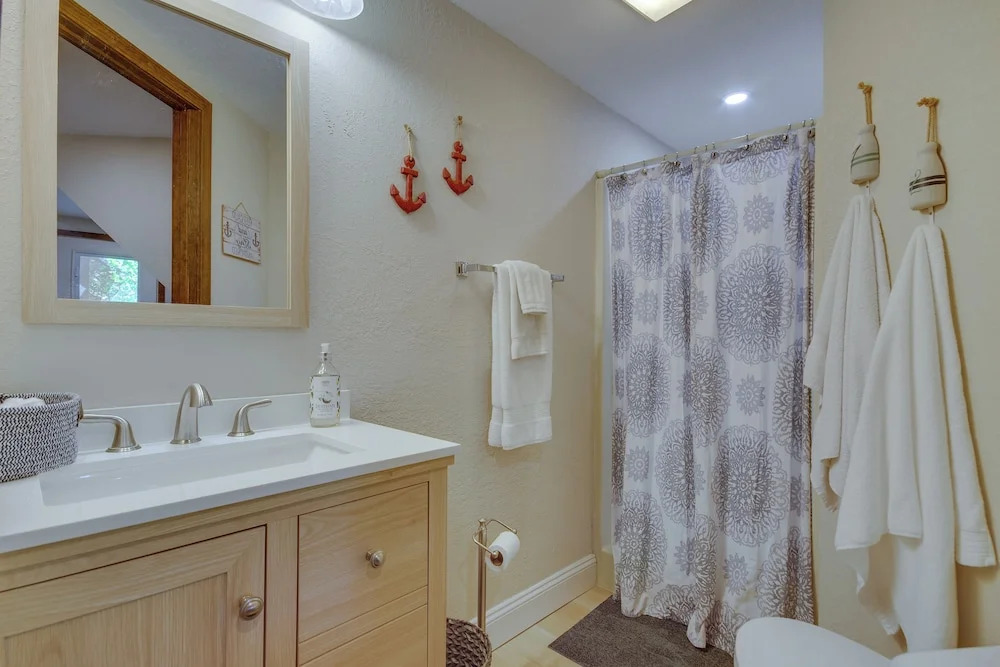 Lakefront Osage Beach Home w/ Community Pool!