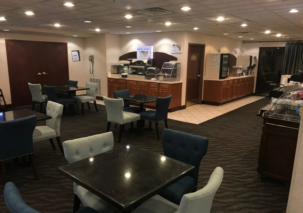 Holiday Inn Express Suites Charleston, An Ihg Hotel
