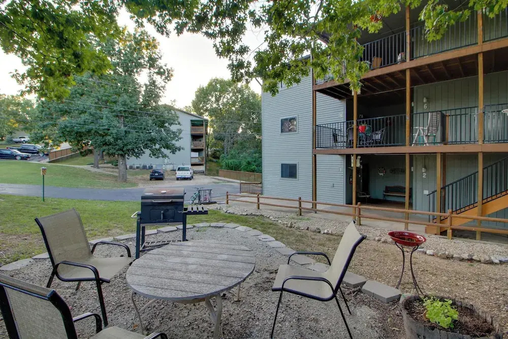 Family-friendly Condo: 1 Mi to Silver Dollar City!