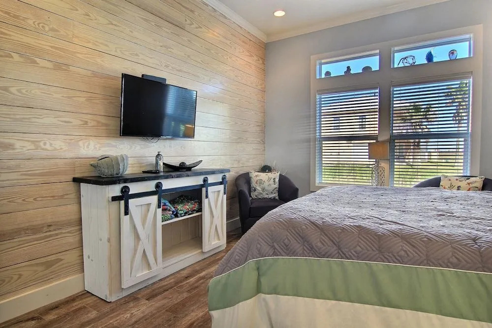 Postcards from Paradise 5BR Home