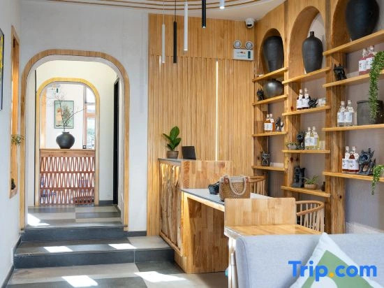 Huaqi Country House B&B