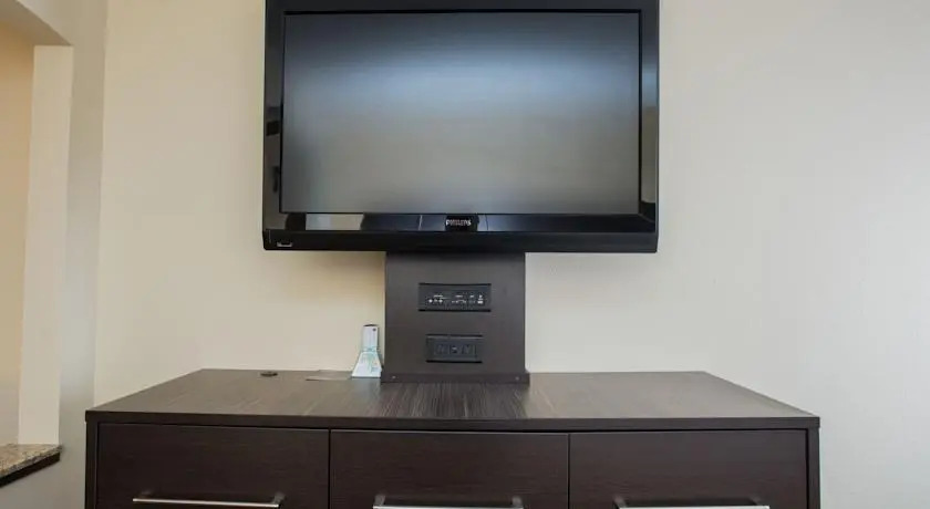 Holiday Inn Express & Suites Topeka West I-70 Wanamaker by IHG