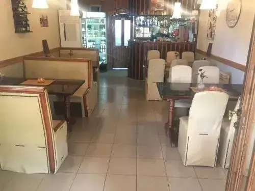 Motel Lunch & Bar