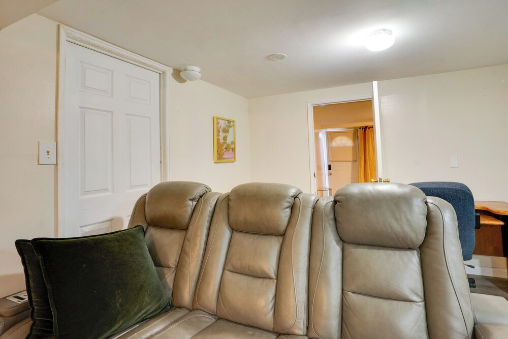 1 Mi to UBS Arena! Pet-friendly Elmont Apartment