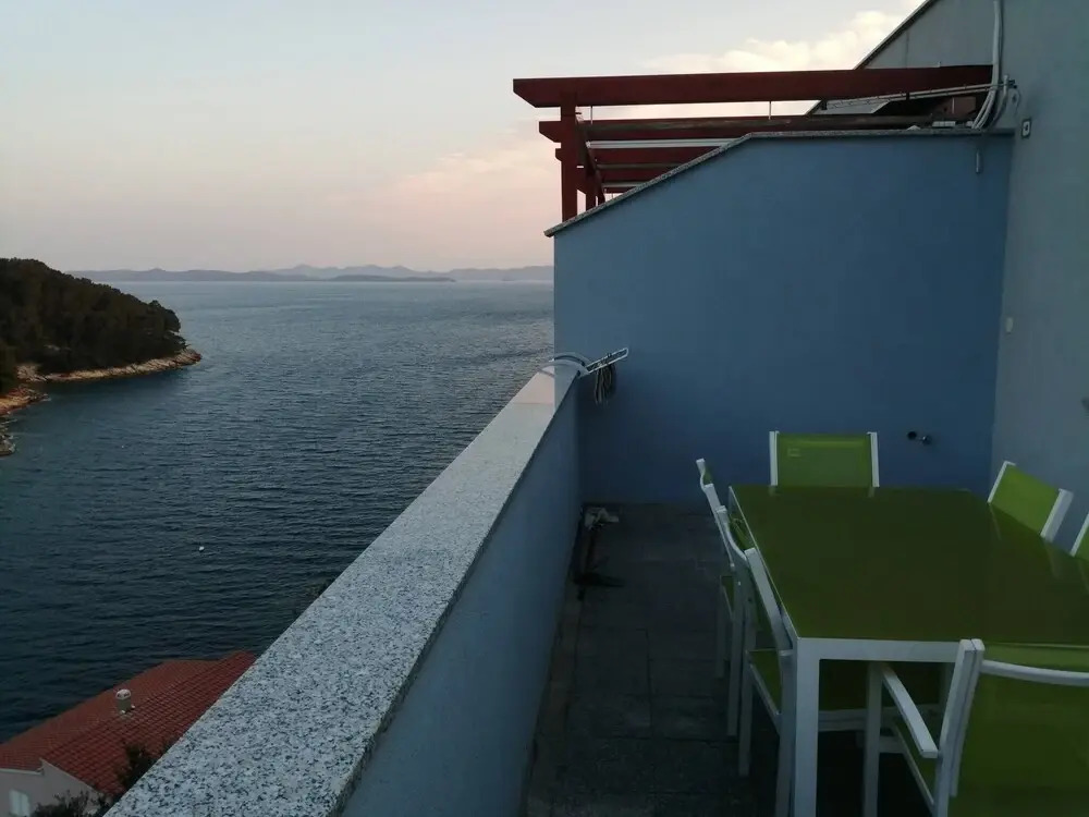 Sea View 1-bedroom Apartment Long Island