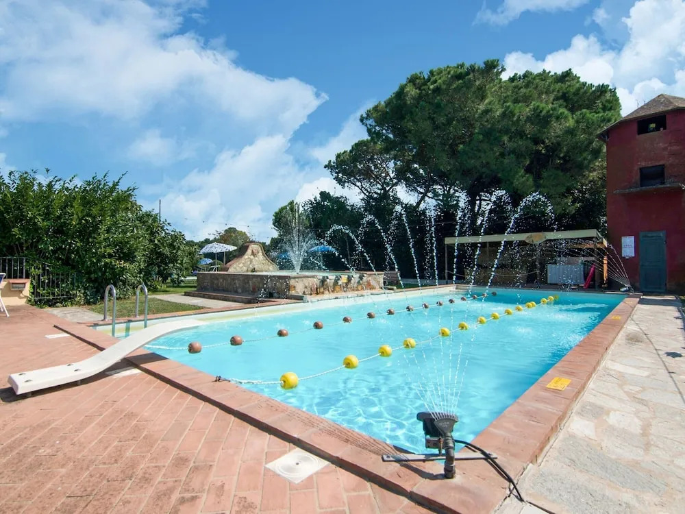 Luxury Farmhouse in Castiglione Del Lago with Swimming Pool