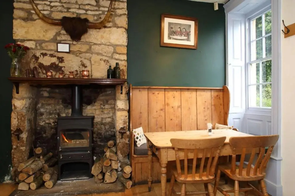 The Horse and Groom