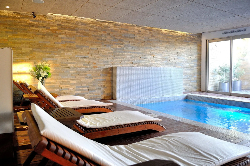 Costa Colonia - Riverside Boutique Hotel