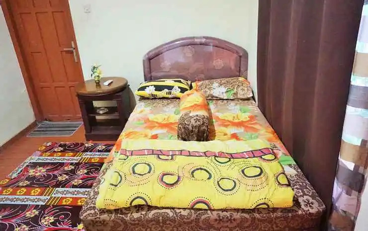 Comfort Room near Stasiun Lempuyangan at Wisma Bu Yanti 1