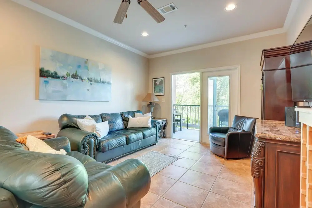 Cozy New Braunfels Condo w/ Community Pool & Grill
