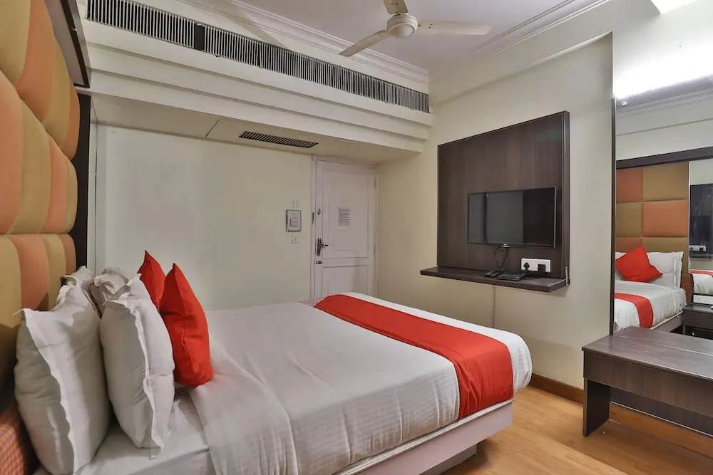 OYO 2308 Hotel Crown