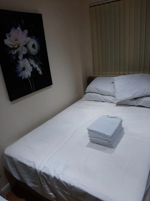 Budget Ensuite Room in Thamesmead