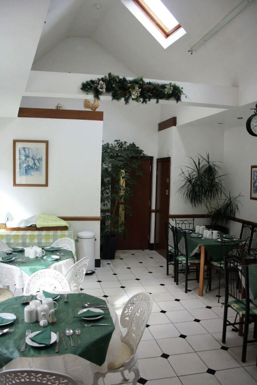 Kings Paget Hotel