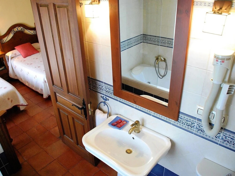 House With 4 Bedrooms in Navas de Estena, With Wonderful Mountain View