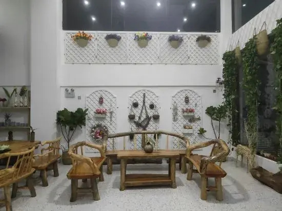 Lingshui Qianhai Qianxun Travel Rent