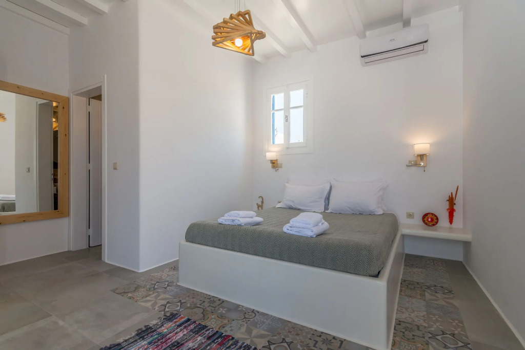 Manolis Filio Home By The Sea Milos