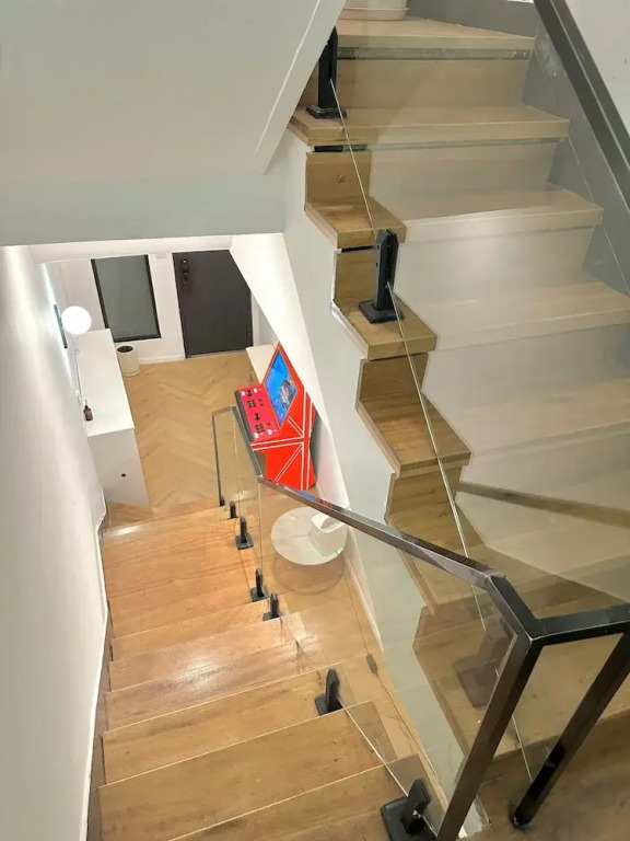 ZHome-Three floors 4 bedrooms