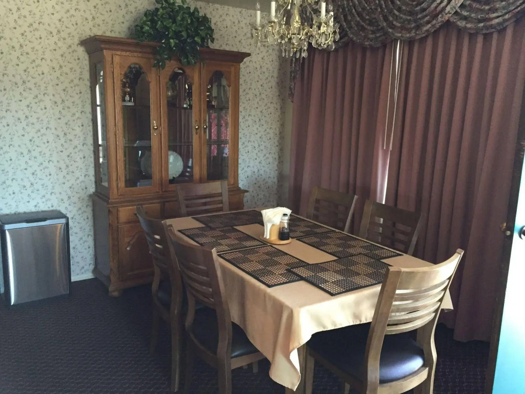 Oakridge Inn