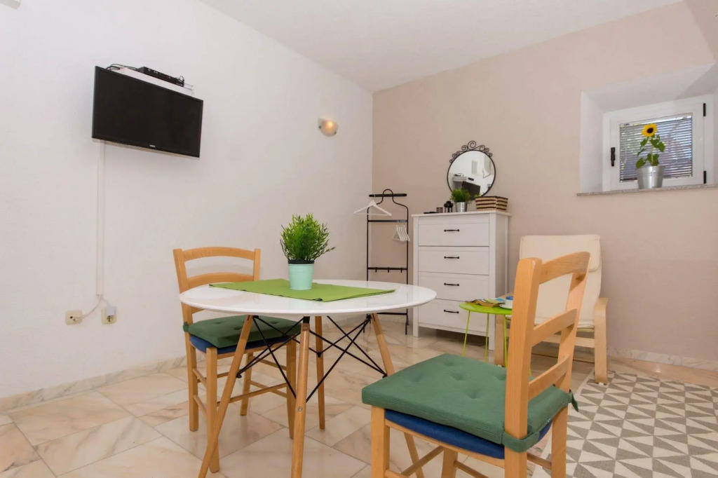 Apartments and Rooms Marino