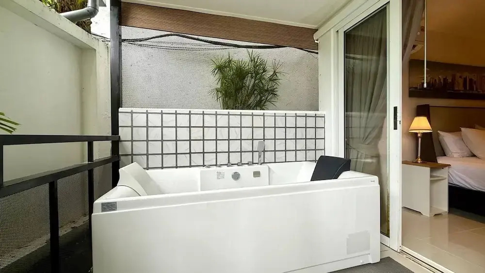 B11 Sunset Plaza Partial Seaview 1 Bedroom 1 Bathroom With Large Jaguzzi