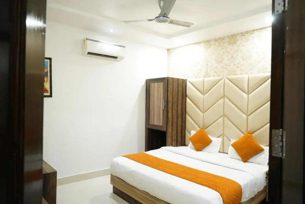 Hotel Malhotra inn 50 Meter from Golden Temple