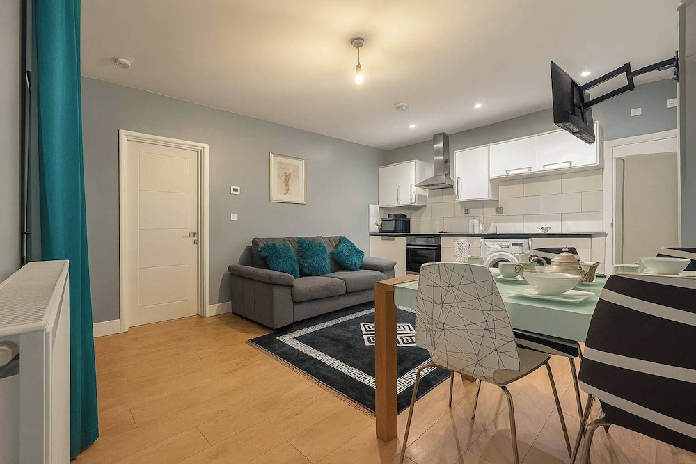 Charming High Wycombe Apartment