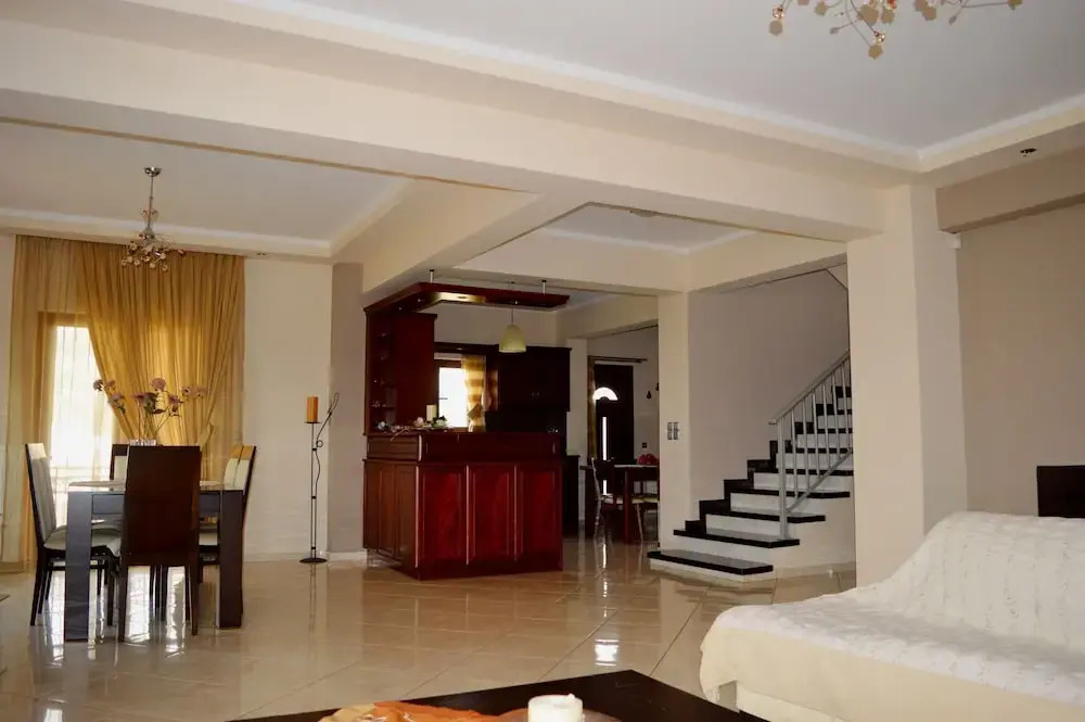 Armi Villa