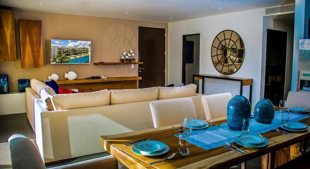 Del Viento Vaiven Penthouse 28 2 Bedroom Condo