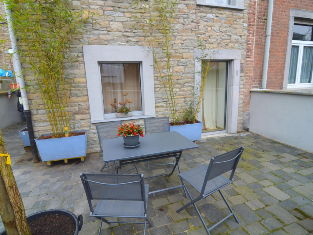 Stylish Stay Near Forest