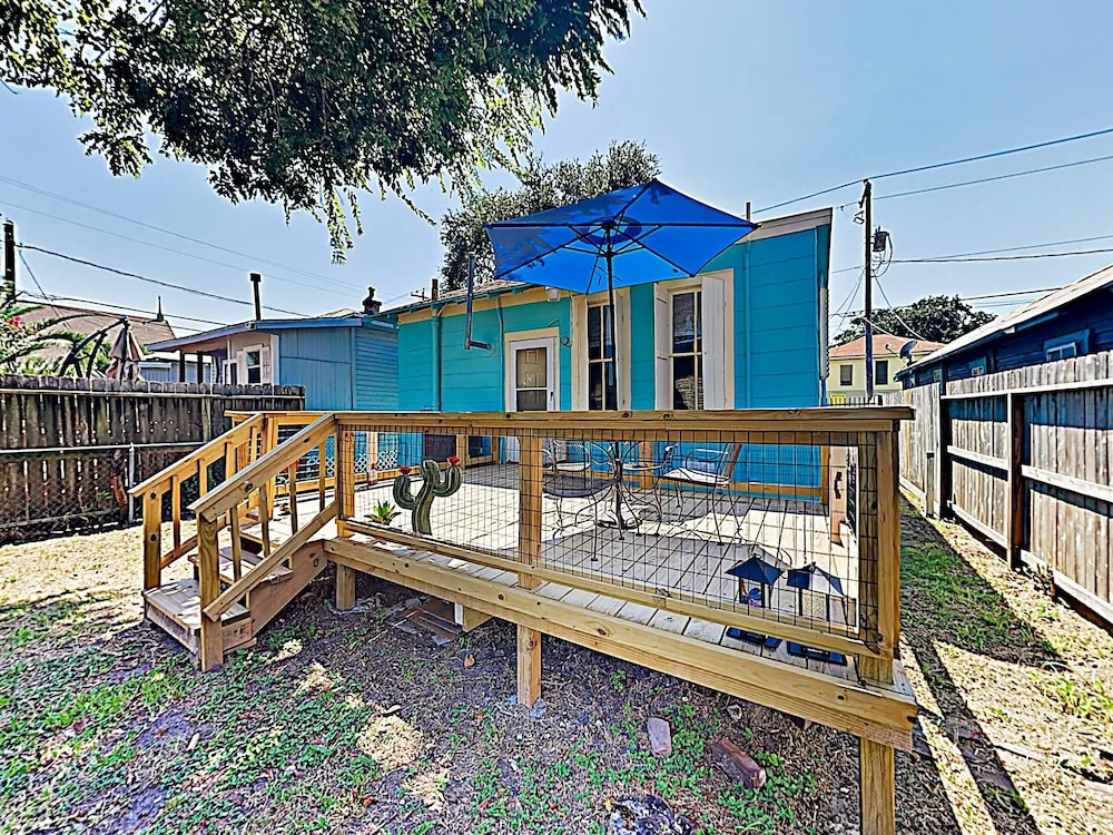 New Listing! Charming By The Beach 2 Bedroom Home