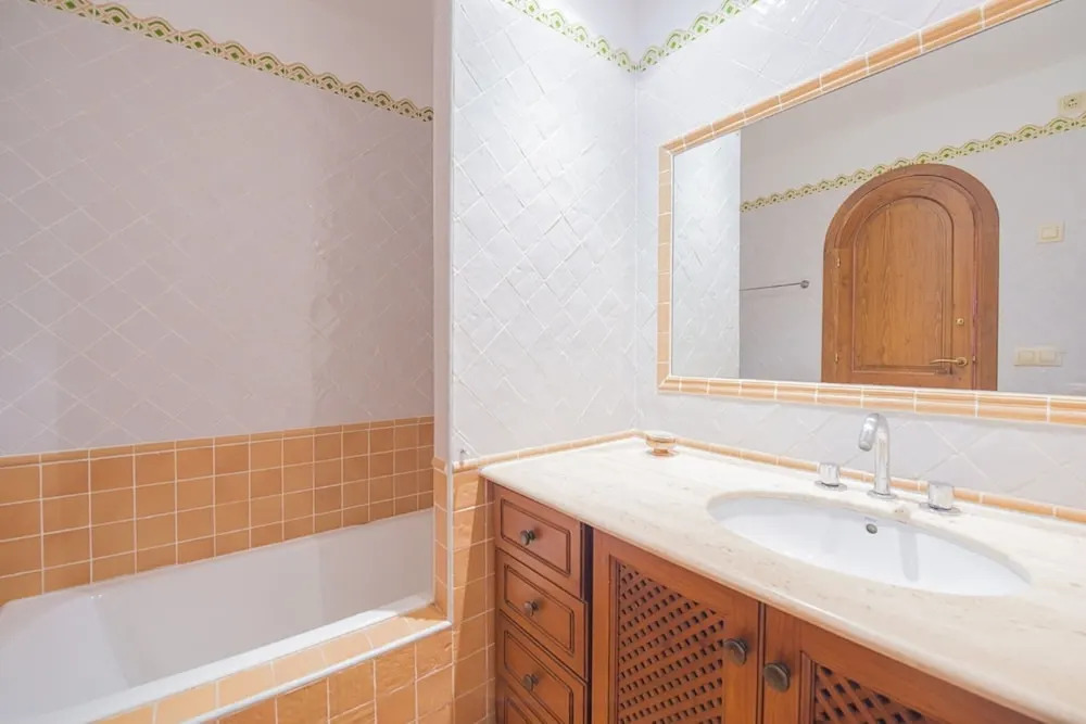 Villa - 5 Bedrooms with Pool, WiFi and Sea views - 104968