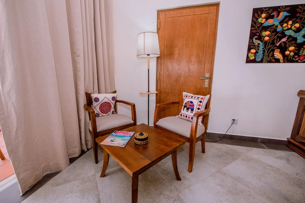 Arhimser Villa-superb 4 bedroom beachfront BB for 8 Ranna, Tangalle, pick up, serviced, taxes included
