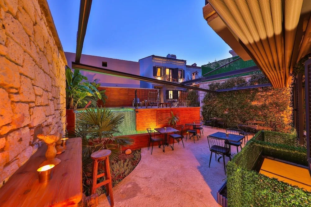 Pitoresk Otel