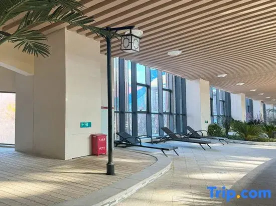 Yanji Dinosaur Hot Spring Hotel (Korean Folk Village Yanji Dinosaur Kingdom)