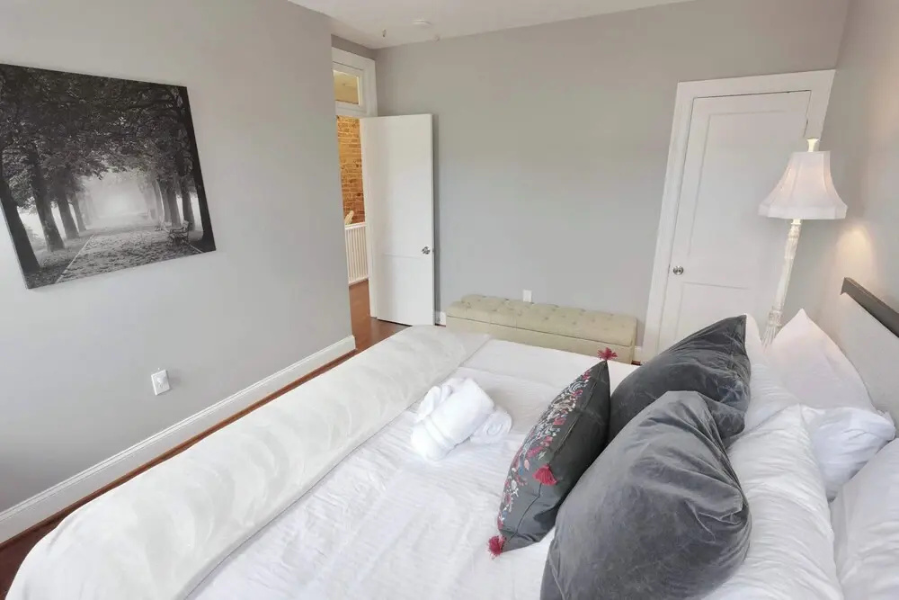 Terrific Family Townhouse + Parking x 2 Cars