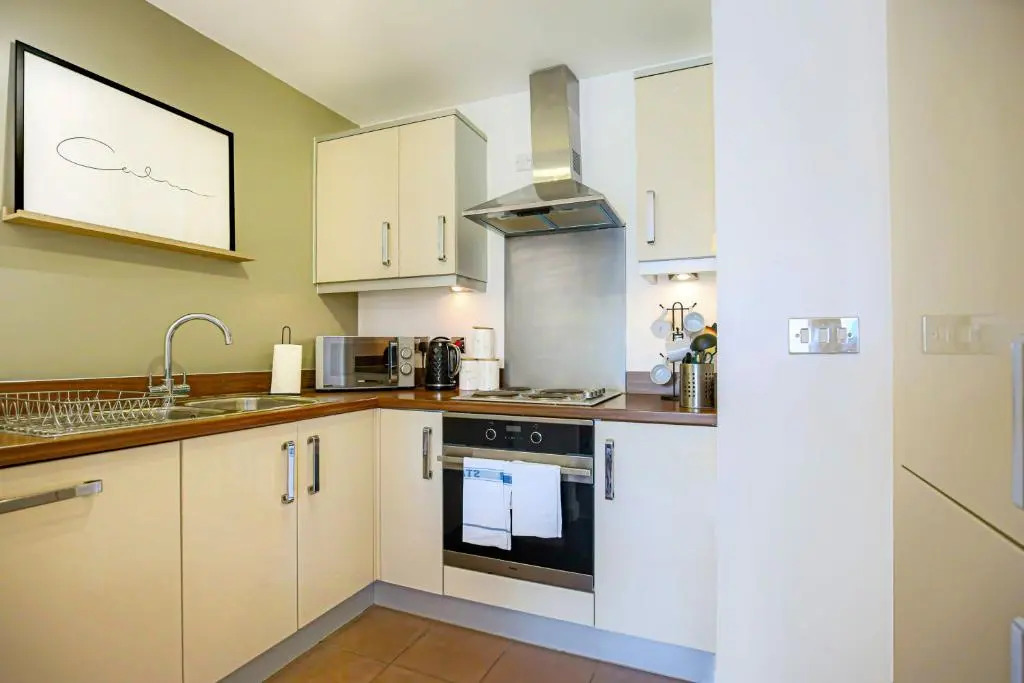 Luxury 1 Bedroom Hub Apartment - Central MK - Free Parking & Smart TV by Yoko Property