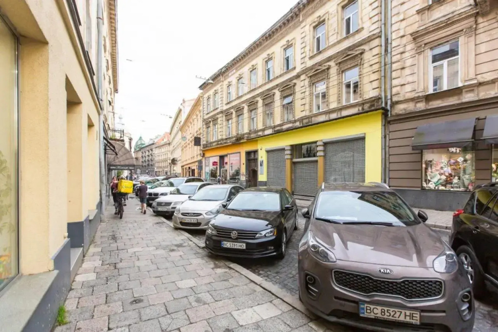 SoVA apartment str Gnatyuka 18
