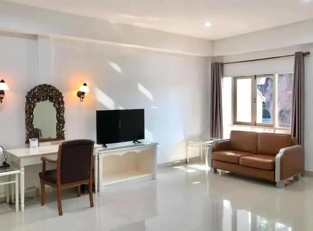 Lopburi Inn