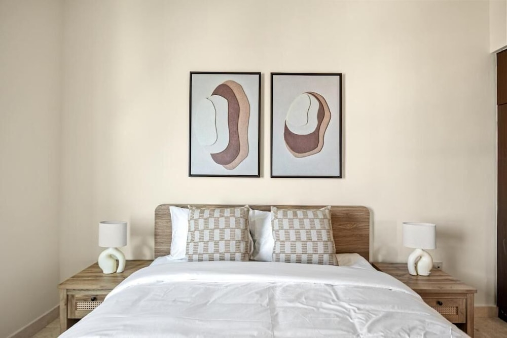 Bloomfields Elevated 2BR in Marina Heigh